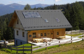Almhütte mit Wellnessbereich und Terrasse